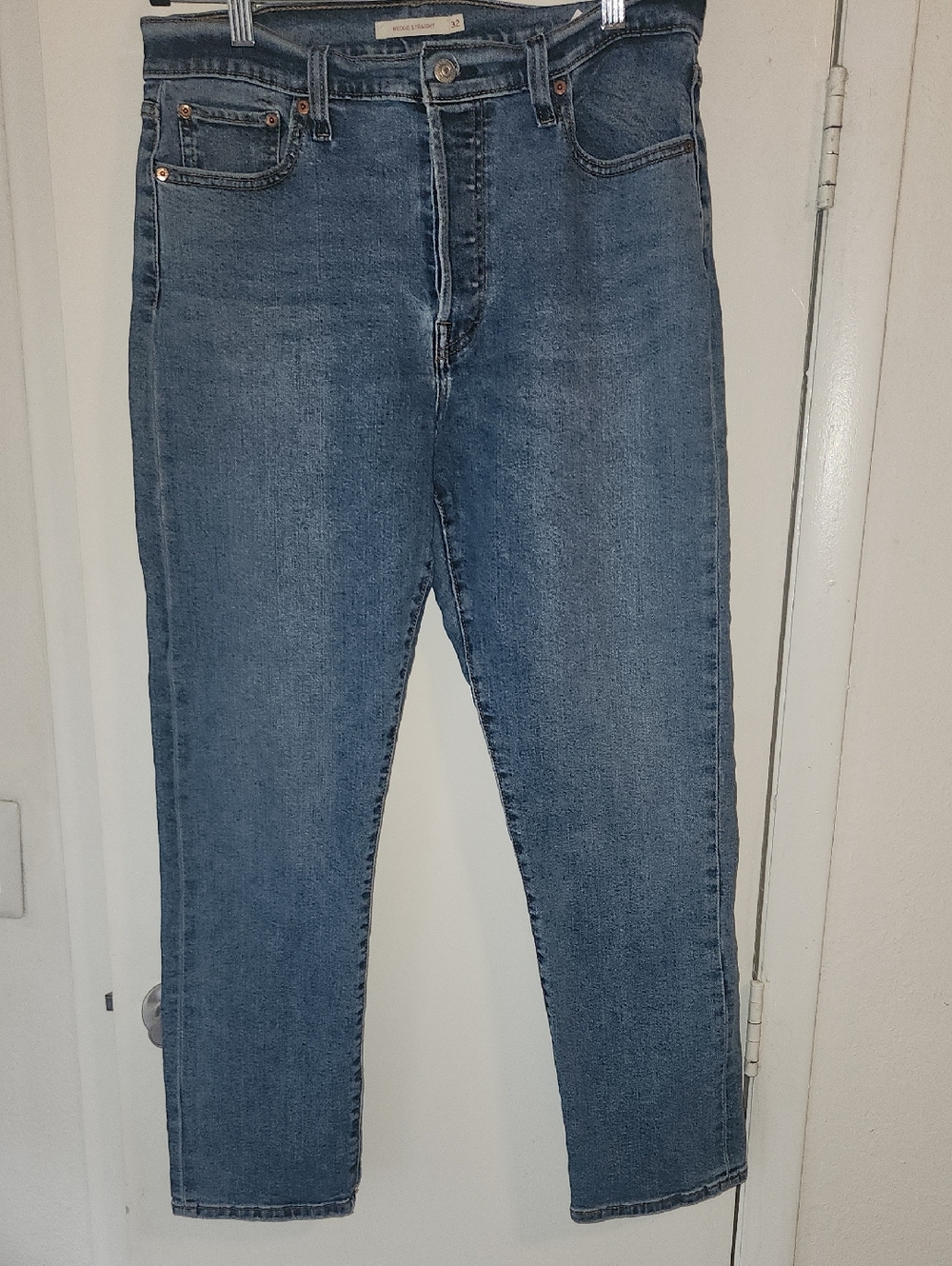 Levi Wedgie Straight Jean Size 32